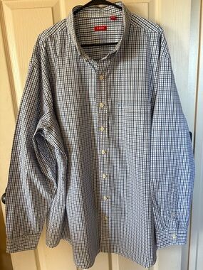 Izod Men's Navy and White Checked Button-Down Shirt